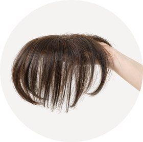 お手入れ前のウィッグ。根元が潰れてパサついている