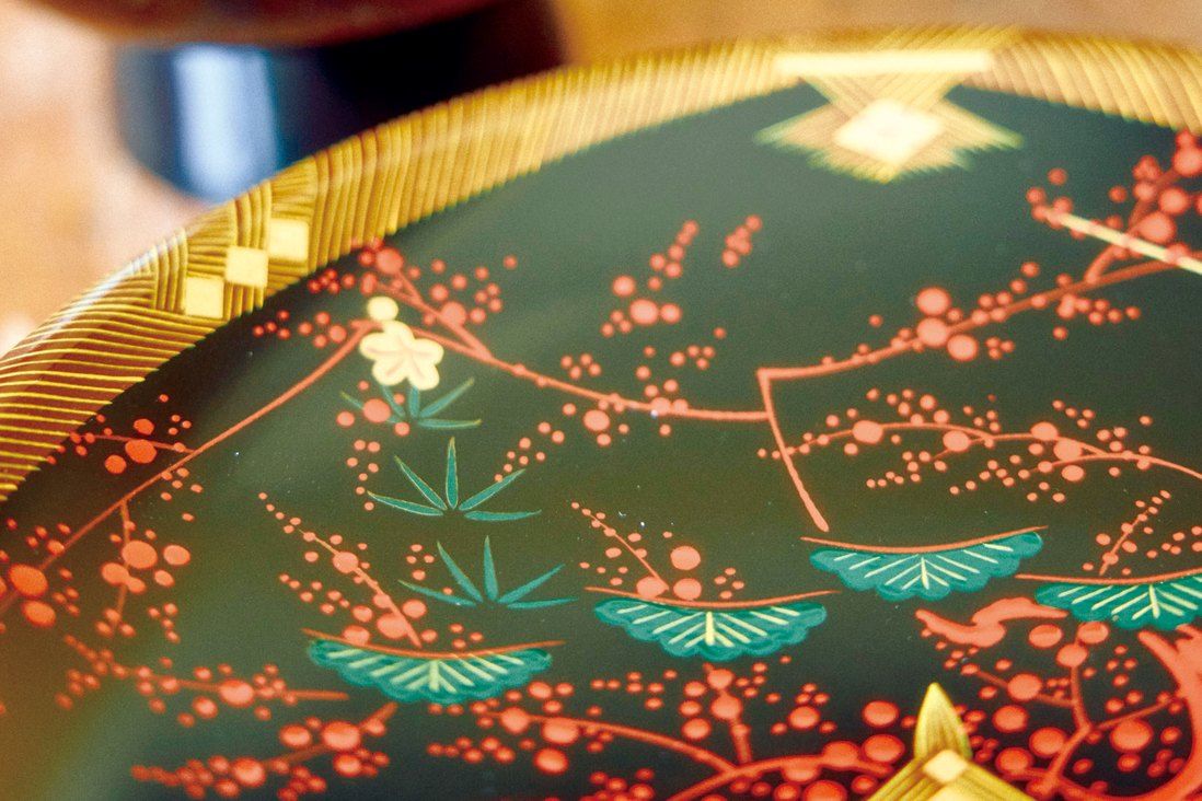 「会津絵」の文様を施した漆器の椀