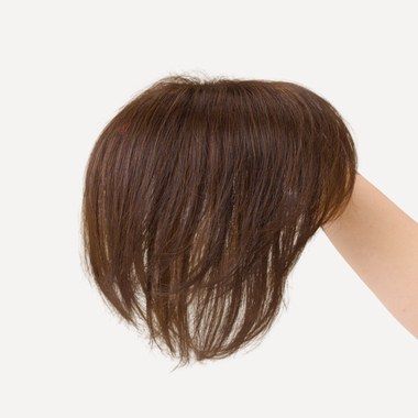 自毛になじむ濃いブラウンのショートウィッグ