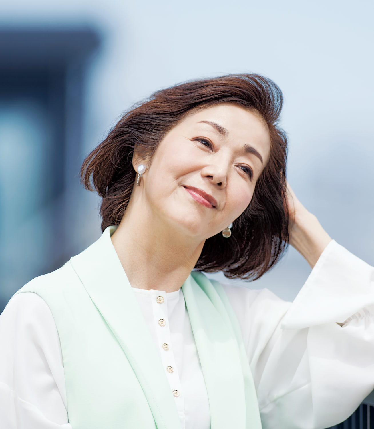 全体のボリュームアップでふんわり。軽やかさで若々しいスタイルへ