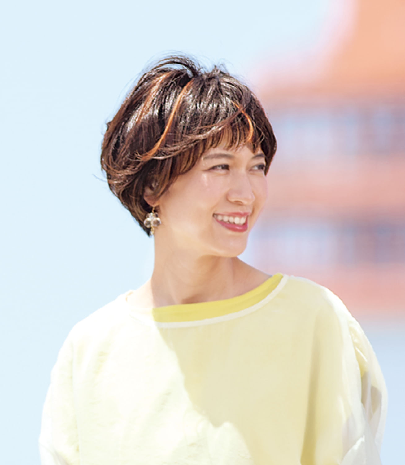 アクセントカラーをポイントに。ふんわりナチュラルショート